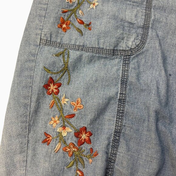 St Johns Bay Womens 18W Embroidered Denim Shorts Floral Embroidery Cottage Boho - Picture 8 of 8
